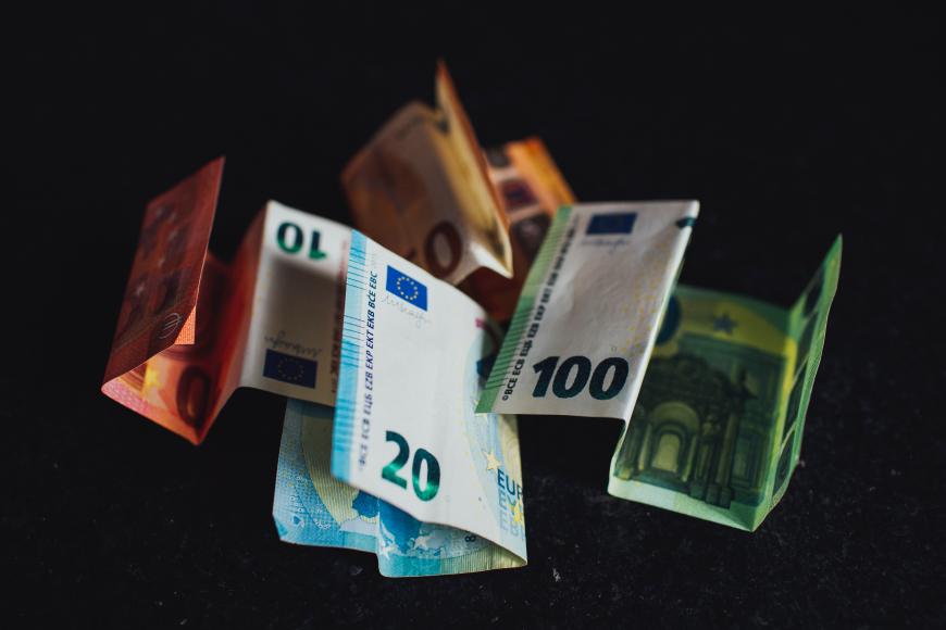 Governo cria apoio direcionado a contribuintes com rendimentos até ao valor de 2 700 euros Governo cria apoio direcionado a contribuintes com rendimentos até ao valor de 2 700 euros